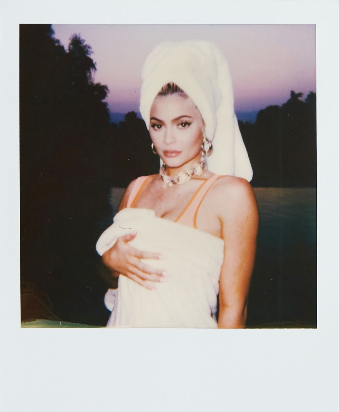 Kylie Jenner donne un aperçu de son calendrier 2019 avec des photos
